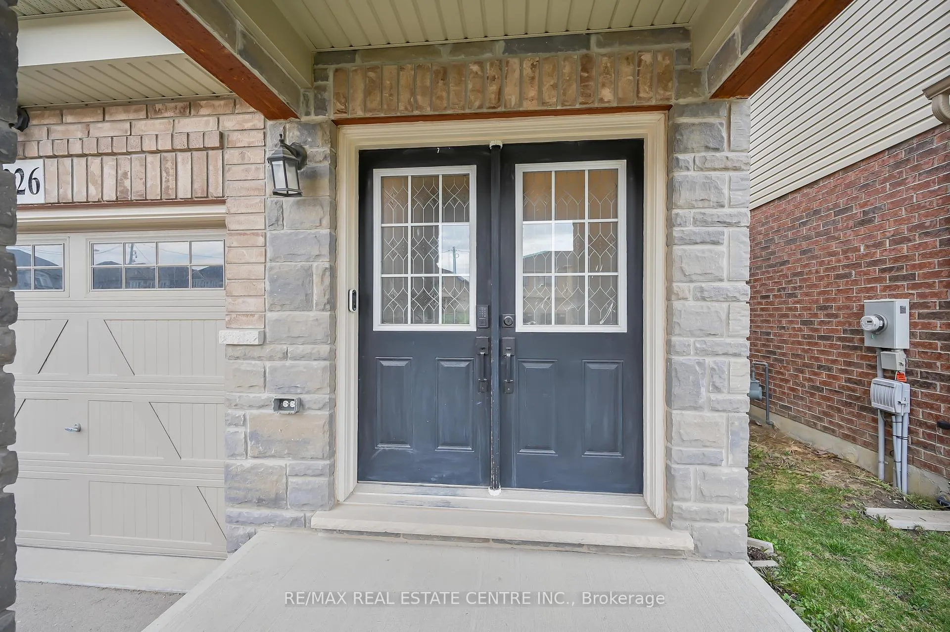 Photo 2 of 226 Lormont Boulevard, Hamilton, Stoney Creek — HOMEH