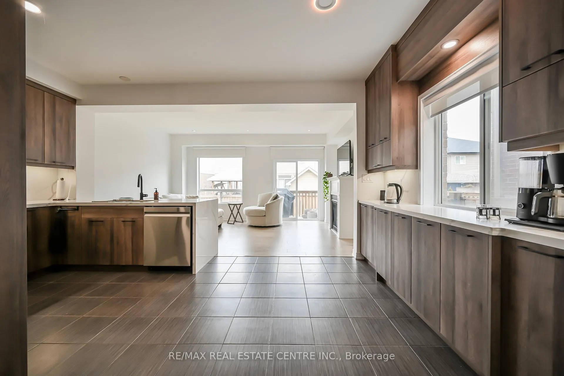 Photo 3 of 226 Lormont Boulevard, Hamilton, Stoney Creek — HOMEH
