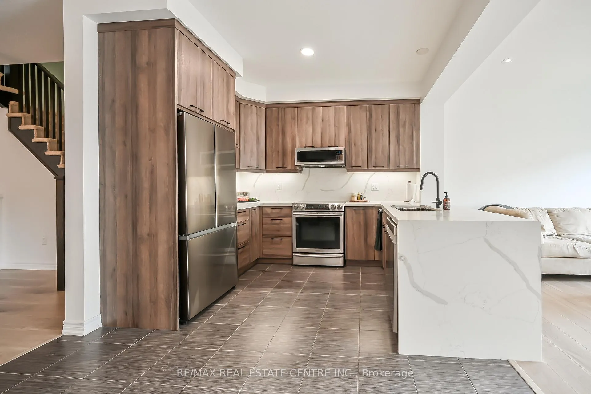 Photo 4 of 226 Lormont Boulevard, Hamilton, Stoney Creek — HOMEH