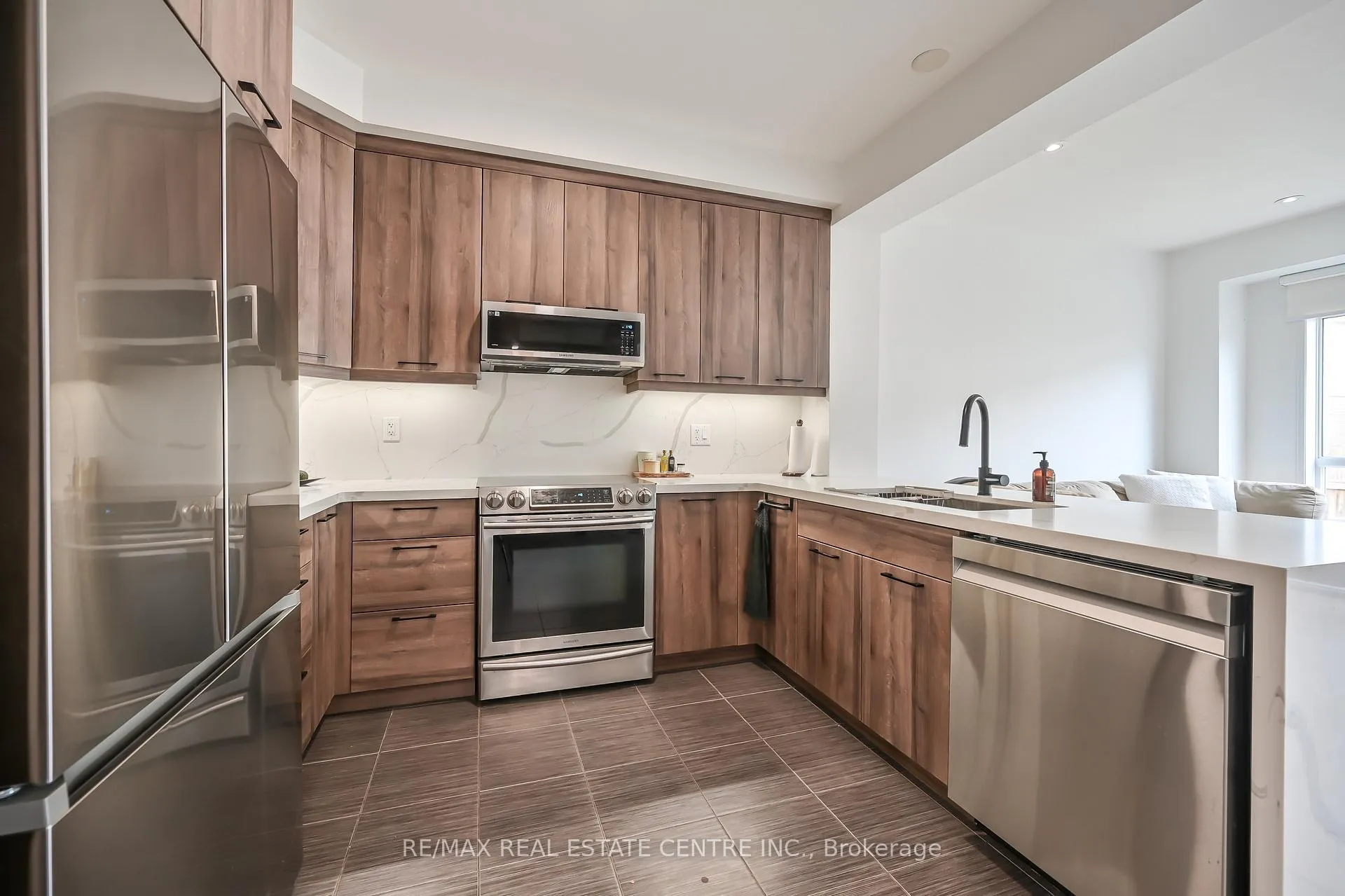 Photo 5 of 226 Lormont Boulevard, Hamilton, Stoney Creek — HOMEH