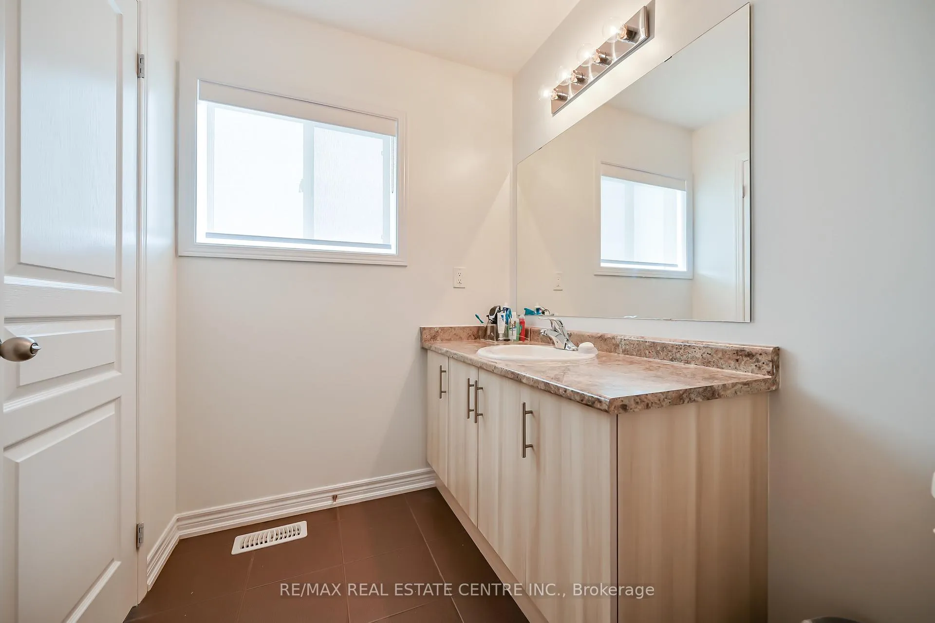 Photo 25 of 226 Lormont Boulevard, Hamilton, Stoney Creek — HOMEH