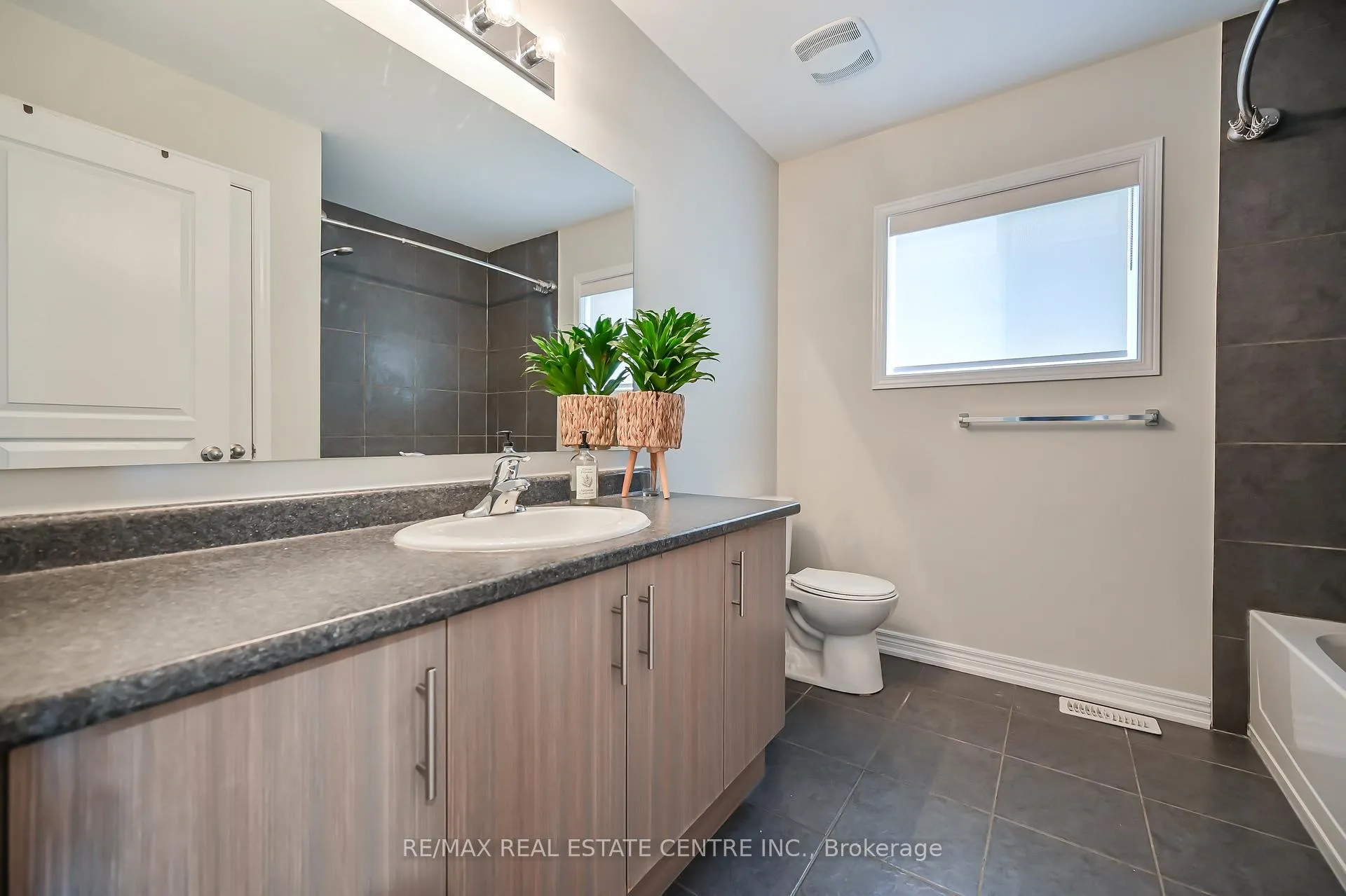 Photo 29 of 226 Lormont Boulevard, Hamilton, Stoney Creek — HOMEH