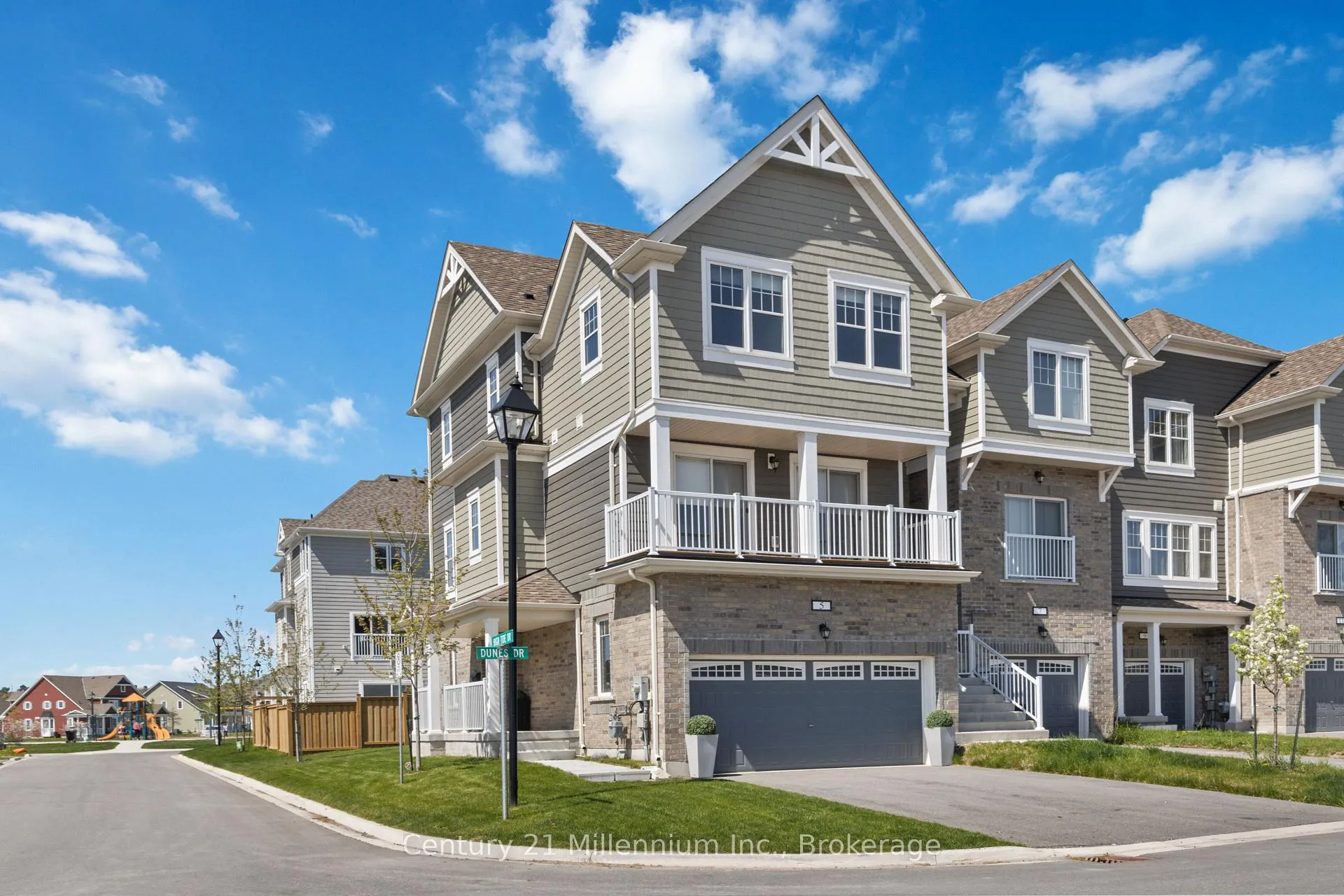 Photo 2 of 5 Dunes Drive, Wasaga Beach — HOMEH
