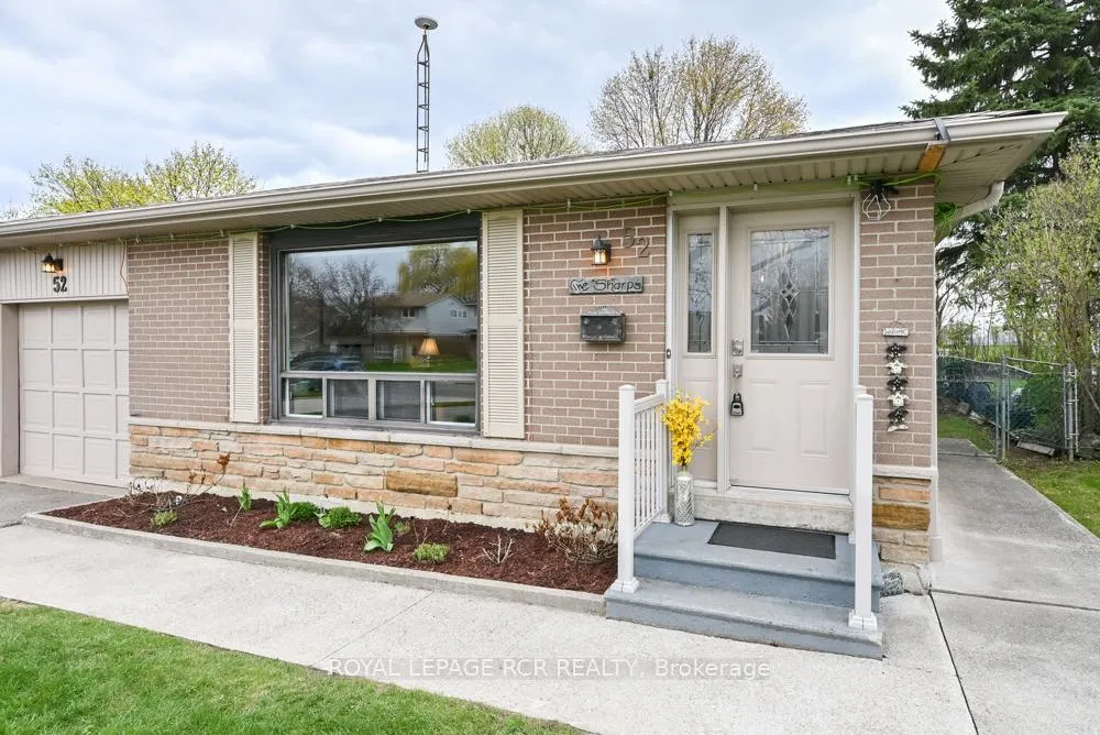 Photo 3 of 52 Ellwood Drive E, Caledon, Bolton East — HOMEH