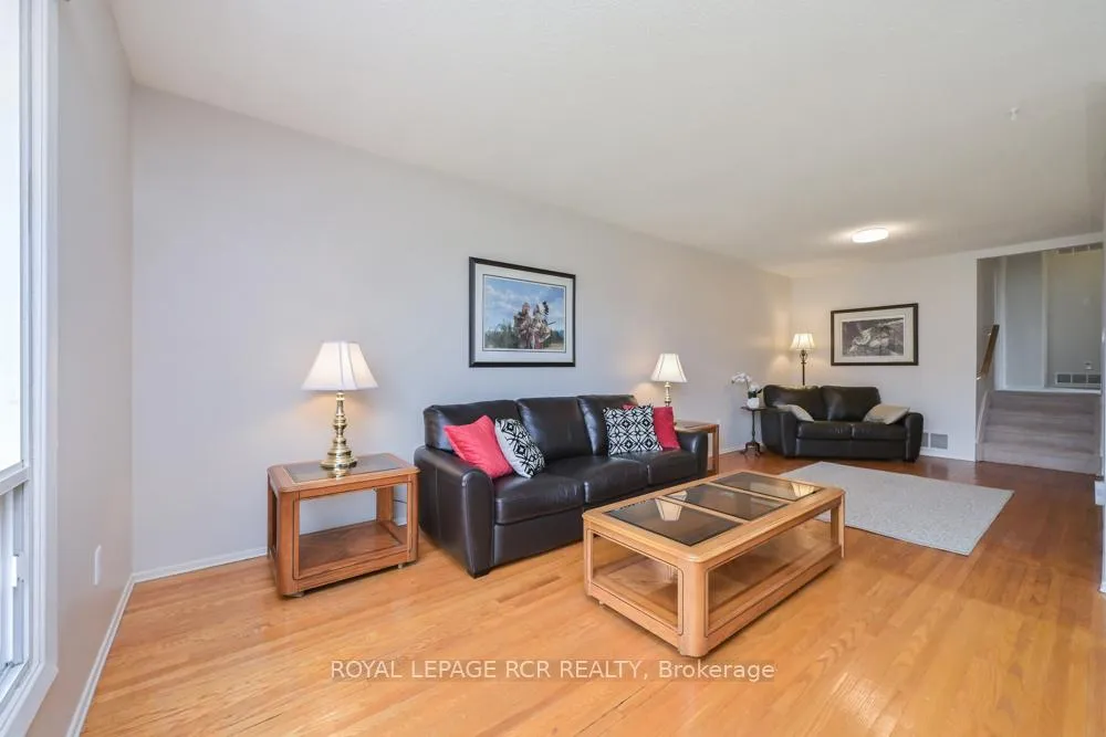 Photo 5 of 52 Ellwood Drive E, Caledon, Bolton East — HOMEH