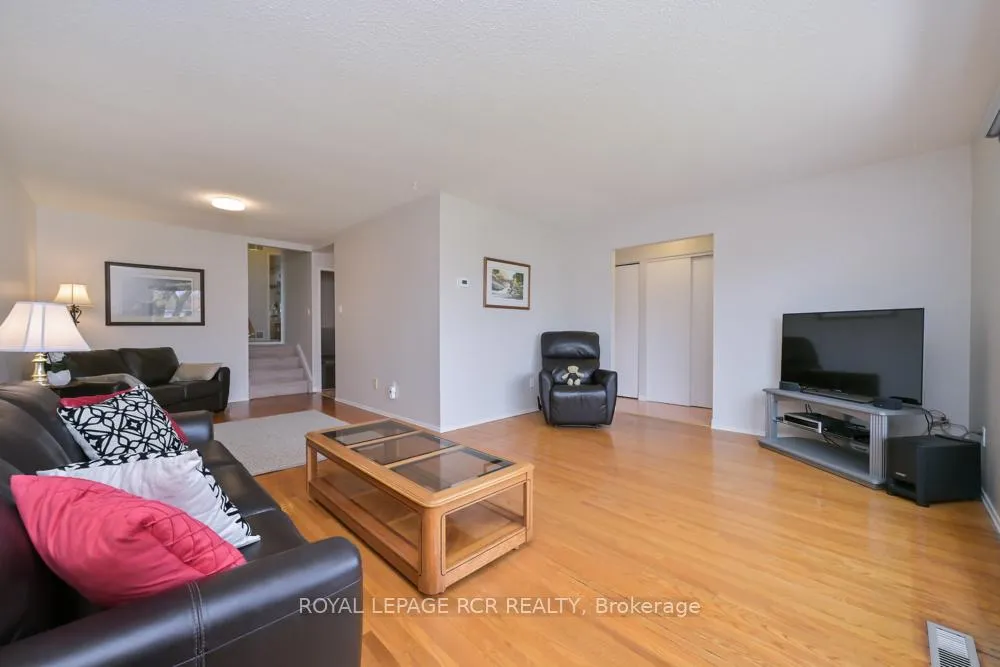 Photo 7 of 52 Ellwood Drive E, Caledon, Bolton East — HOMEH