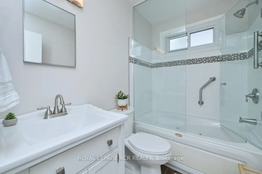 Photo 12 of 52 Ellwood Drive E, Caledon, Bolton East — HOMEH