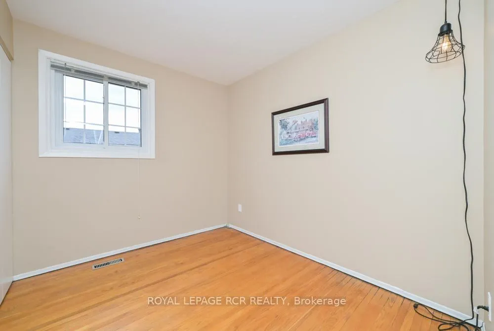 Photo 13 of 52 Ellwood Drive E, Caledon, Bolton East — HOMEH