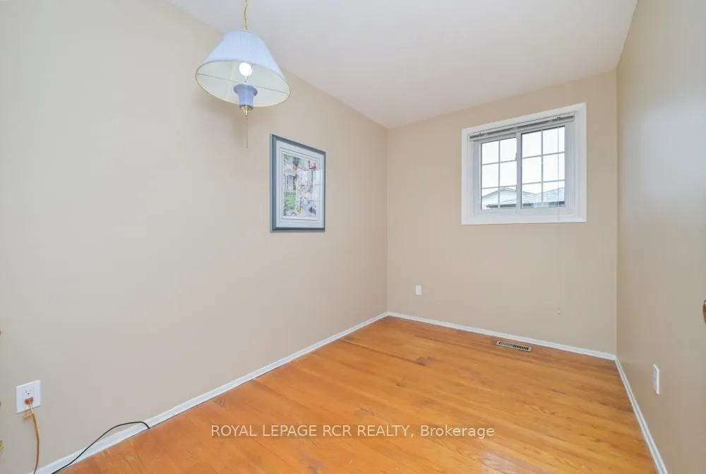 Photo 14 of 52 Ellwood Drive E, Caledon, Bolton East — HOMEH