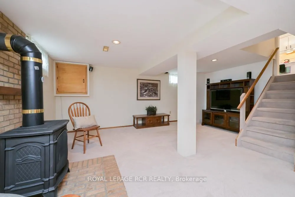 Photo 19 of 52 Ellwood Drive E, Caledon, Bolton East — HOMEH