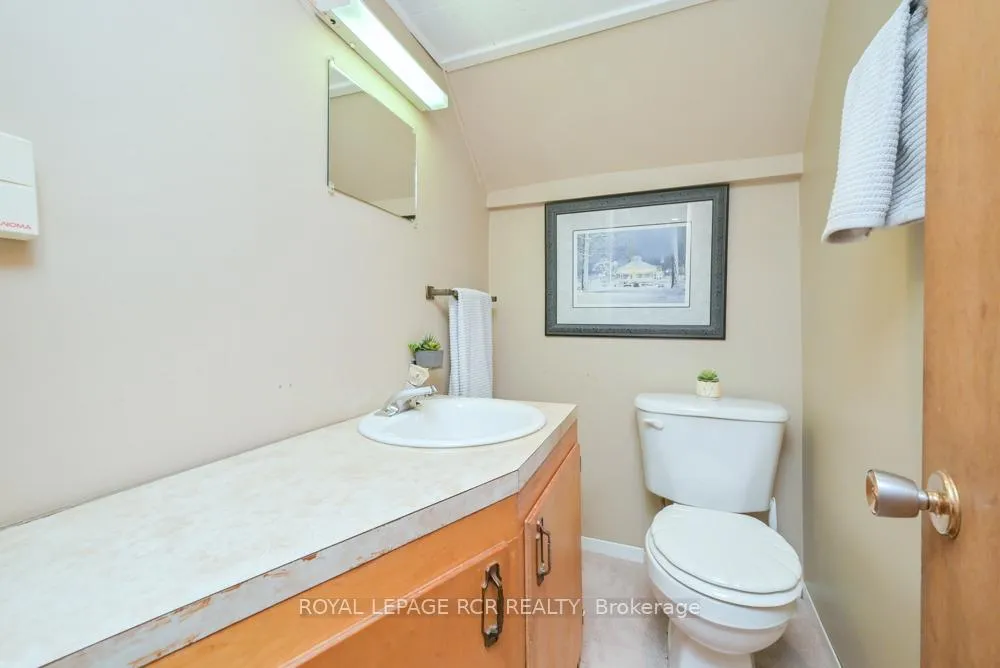 Photo 23 of 52 Ellwood Drive E, Caledon, Bolton East — HOMEH