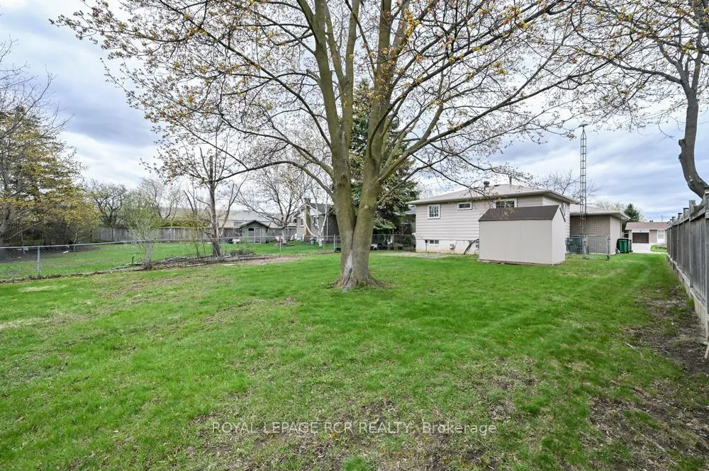 Photo 26 of 52 Ellwood Drive E, Caledon, Bolton East — HOMEH