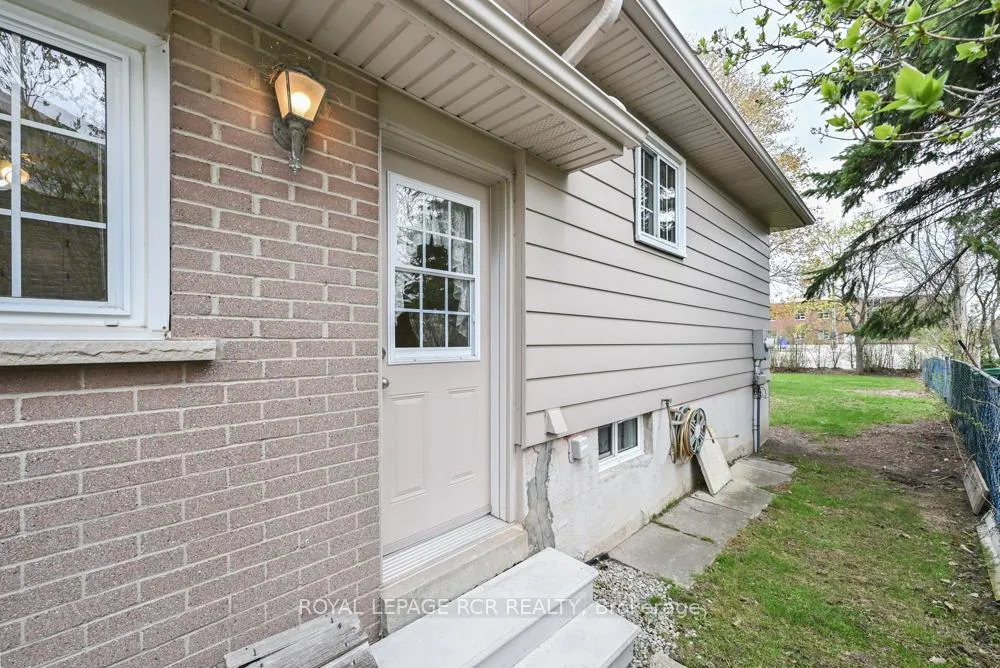 Photo 28 of 52 Ellwood Drive E, Caledon, Bolton East — HOMEH