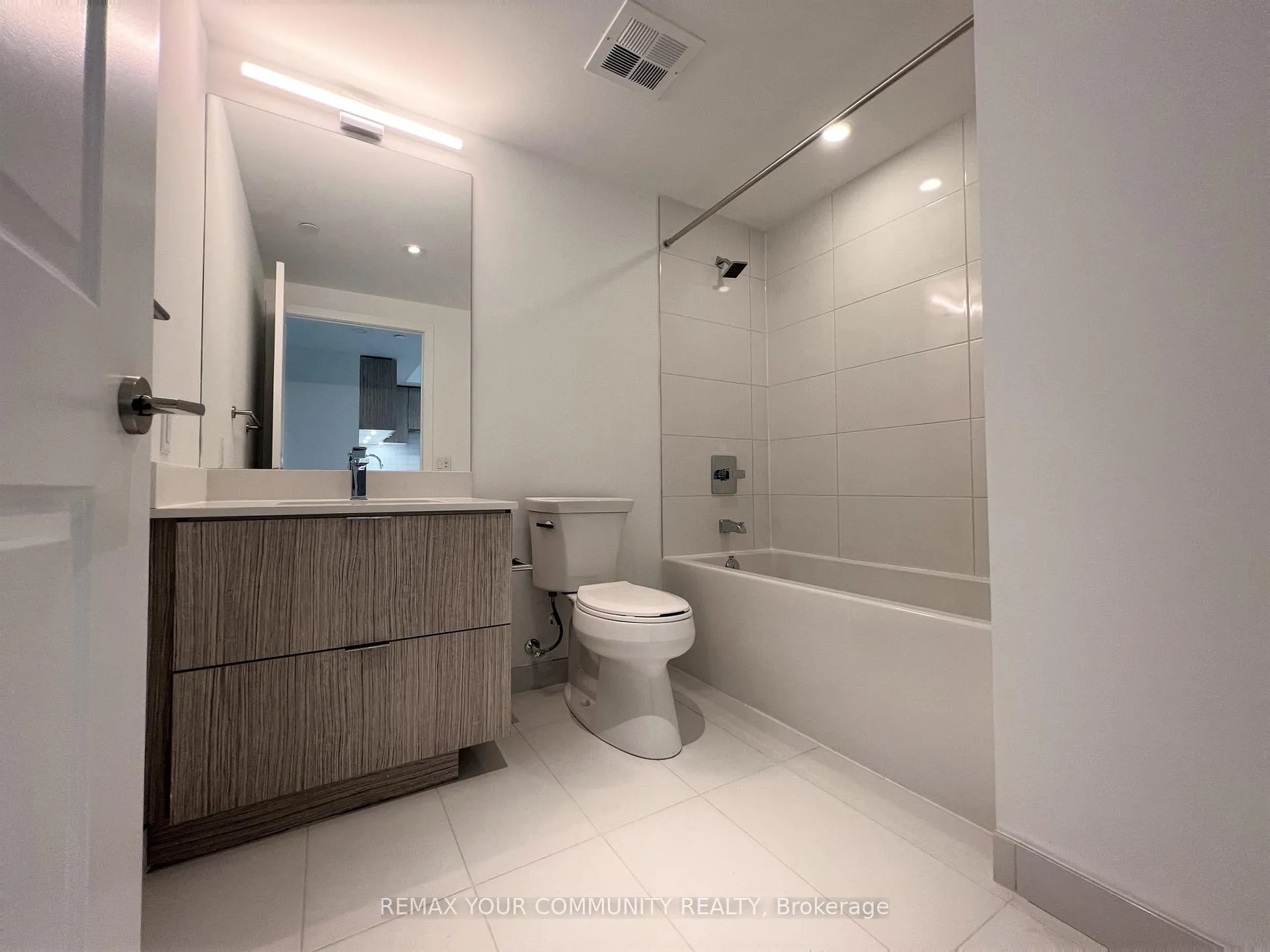 Photo 8 of Unit 3609, 395 Bloor Street E, Toronto, North St. James Town — HOMEH