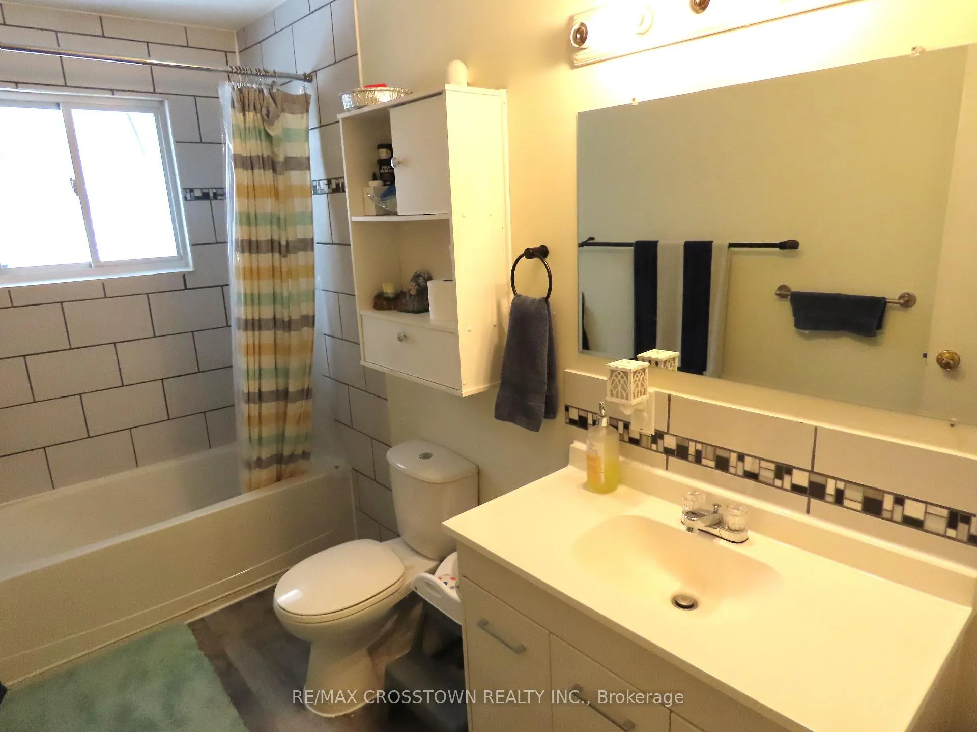 Photo 18 of 4716 Penetanguishene Road, Springwater, Hillsdale — HOMEH
