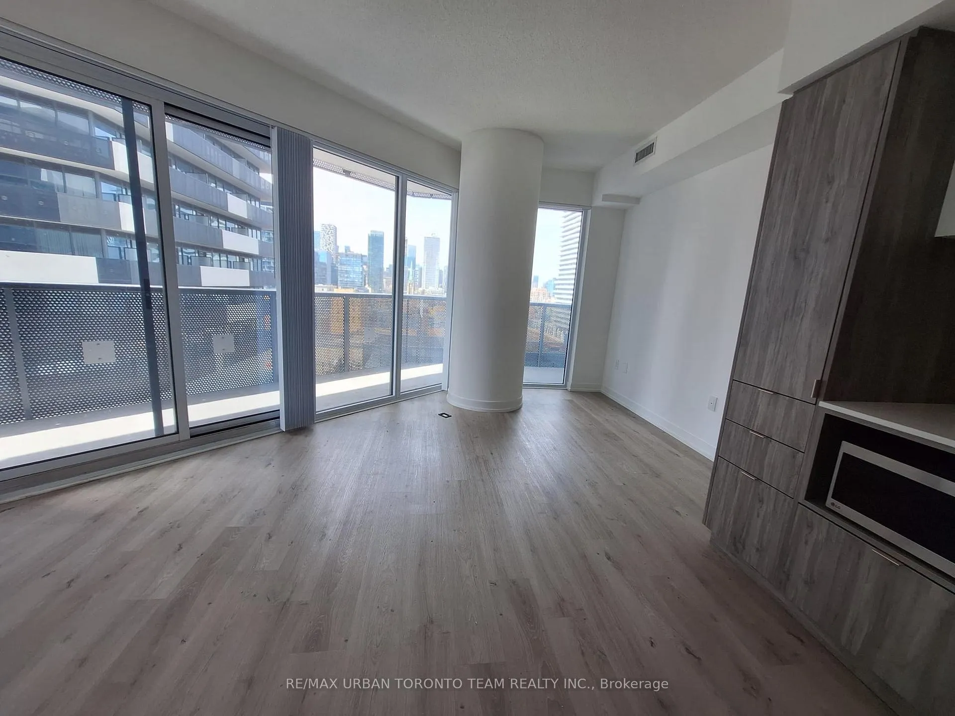 Photo 5 of Unit 1716, 138 Downes Street, Toronto, Waterfront Communities — HOMEH