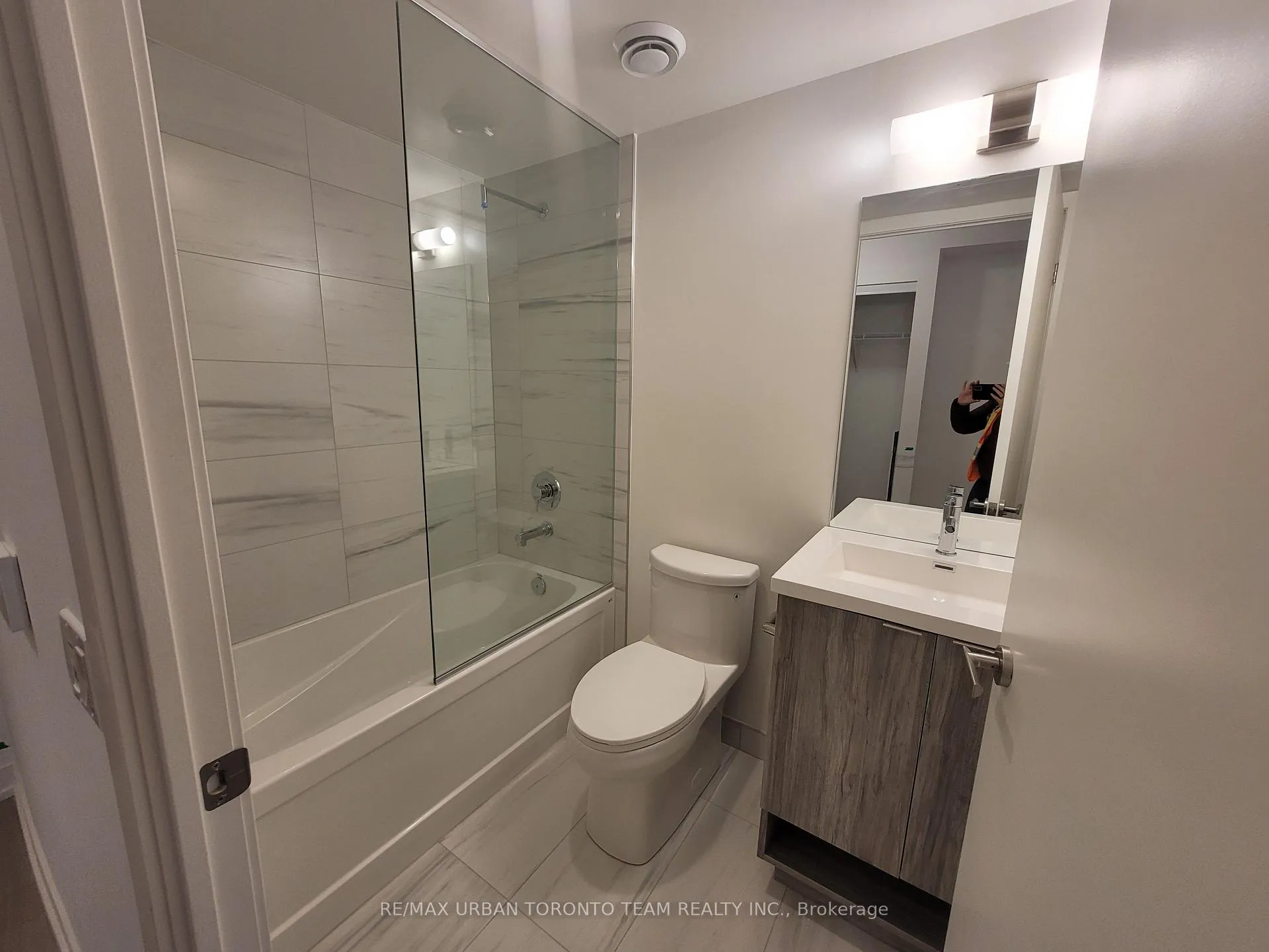 Photo 10 of Unit 1716, 138 Downes Street, Toronto, Waterfront Communities — HOMEH