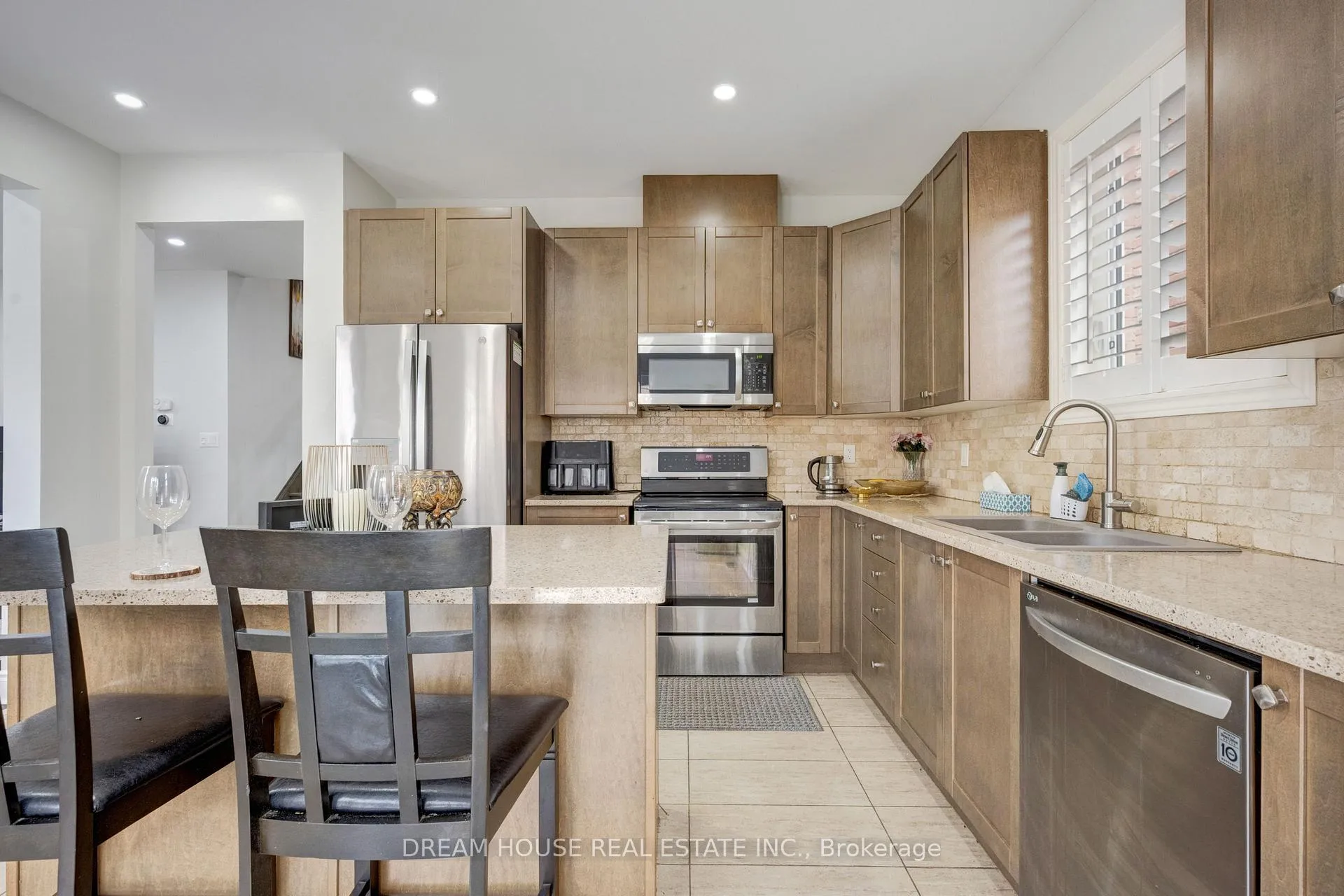 Photo 15 of 353 Michener Place, Milton, Harrison — HOMEH