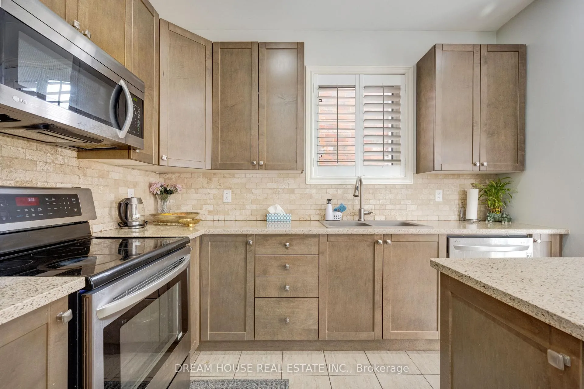 Photo 16 of 353 Michener Place, Milton, Harrison — HOMEH