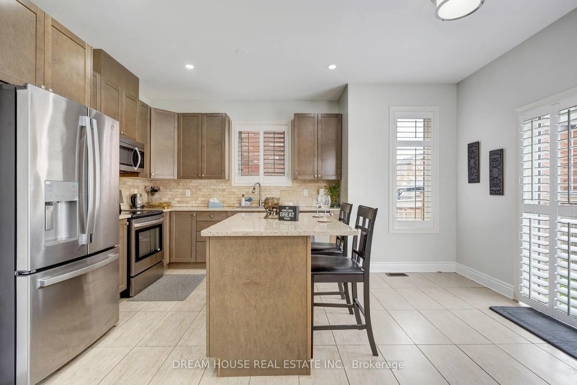 Photo 17 of 353 Michener Place, Milton, Harrison — HOMEH