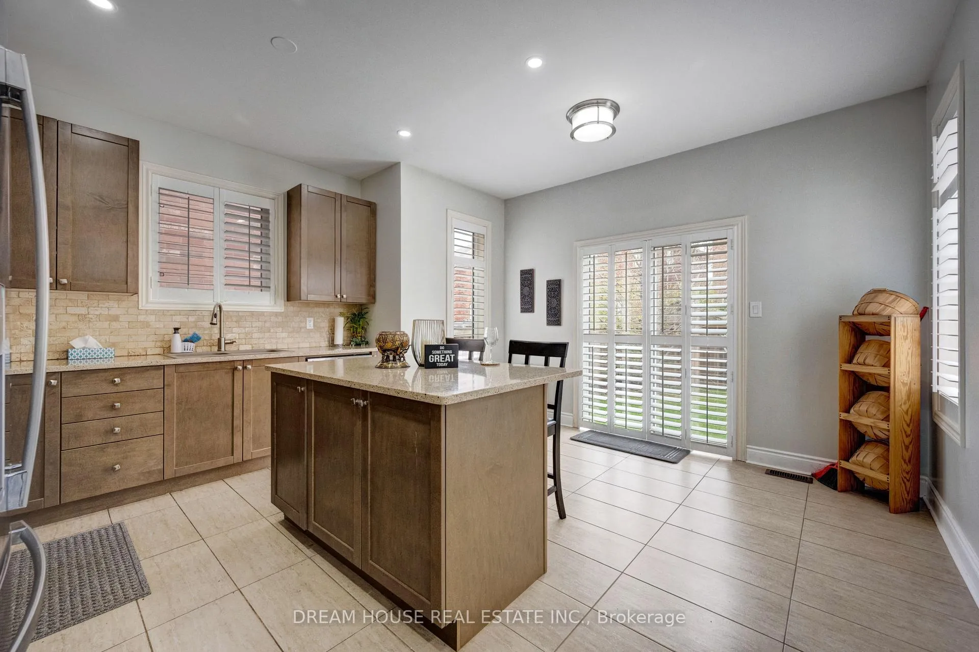 Photo 18 of 353 Michener Place, Milton, Harrison — HOMEH