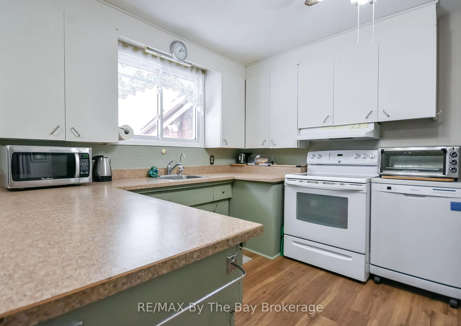 Photo 8 of 464 William Street, Midland — HOMEH