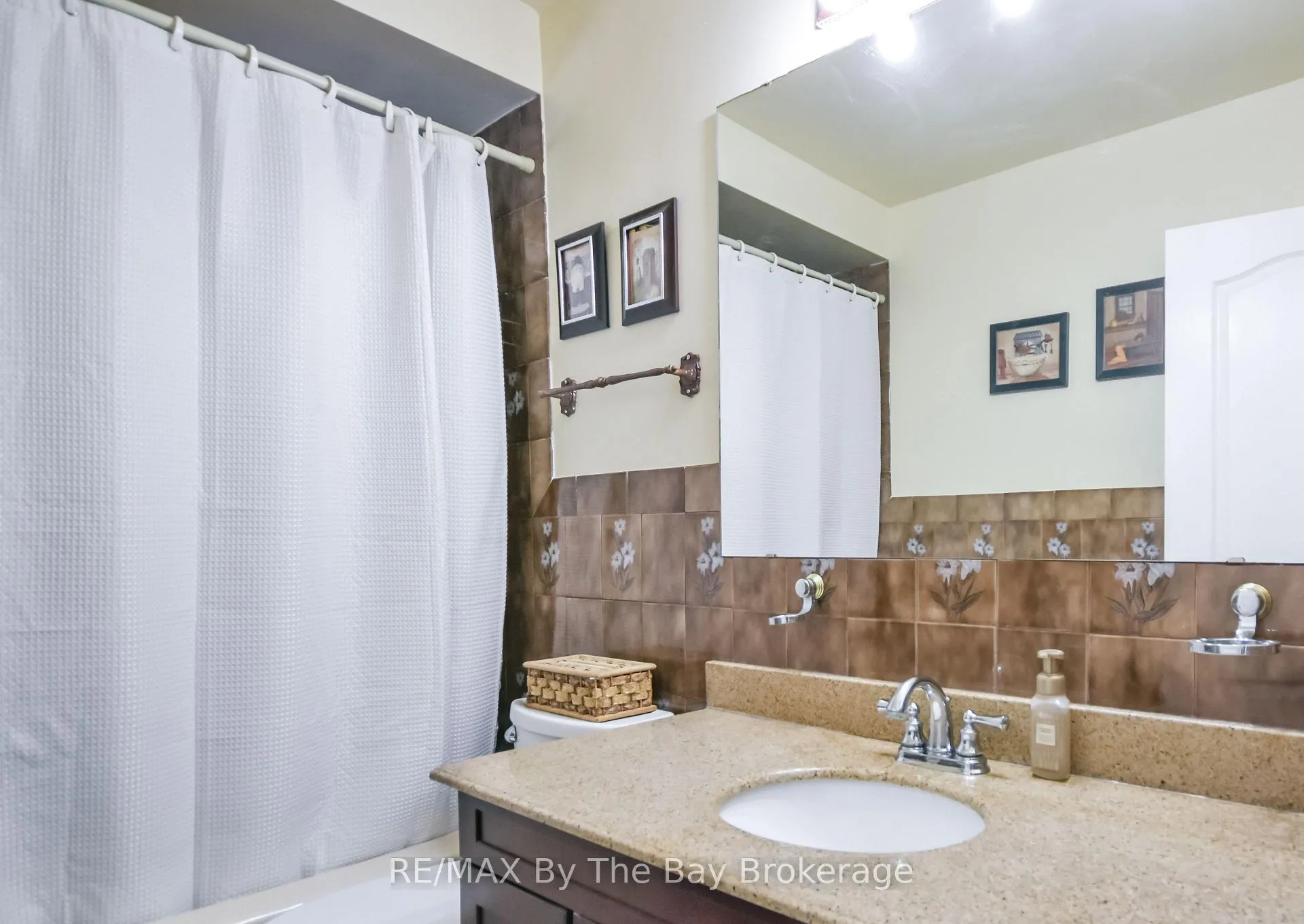 Photo 19 of 464 William Street, Midland — HOMEH