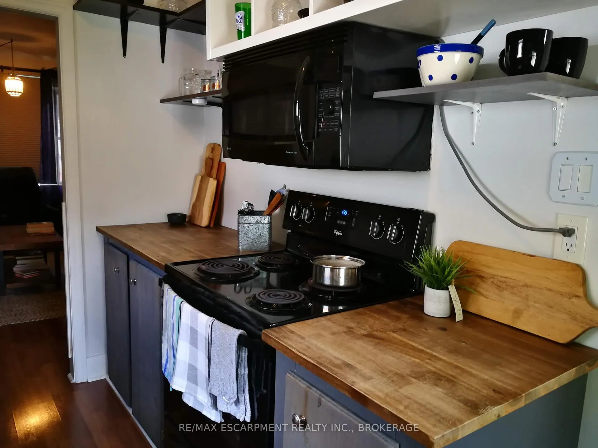 Photo 4 of 122 East 25th Street, Hamilton, Eastmount — HOMEH