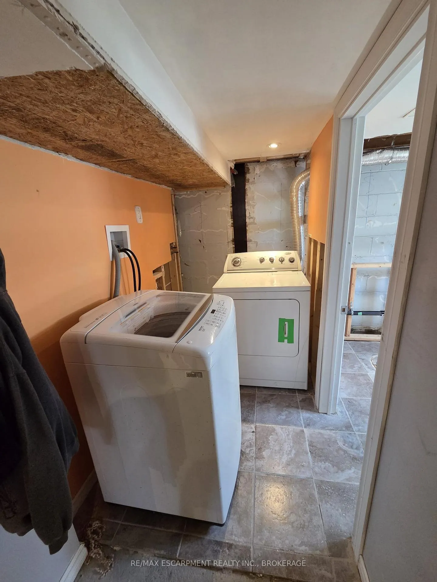 Photo 10 of 122 East 25th Street, Hamilton, Eastmount — HOMEH