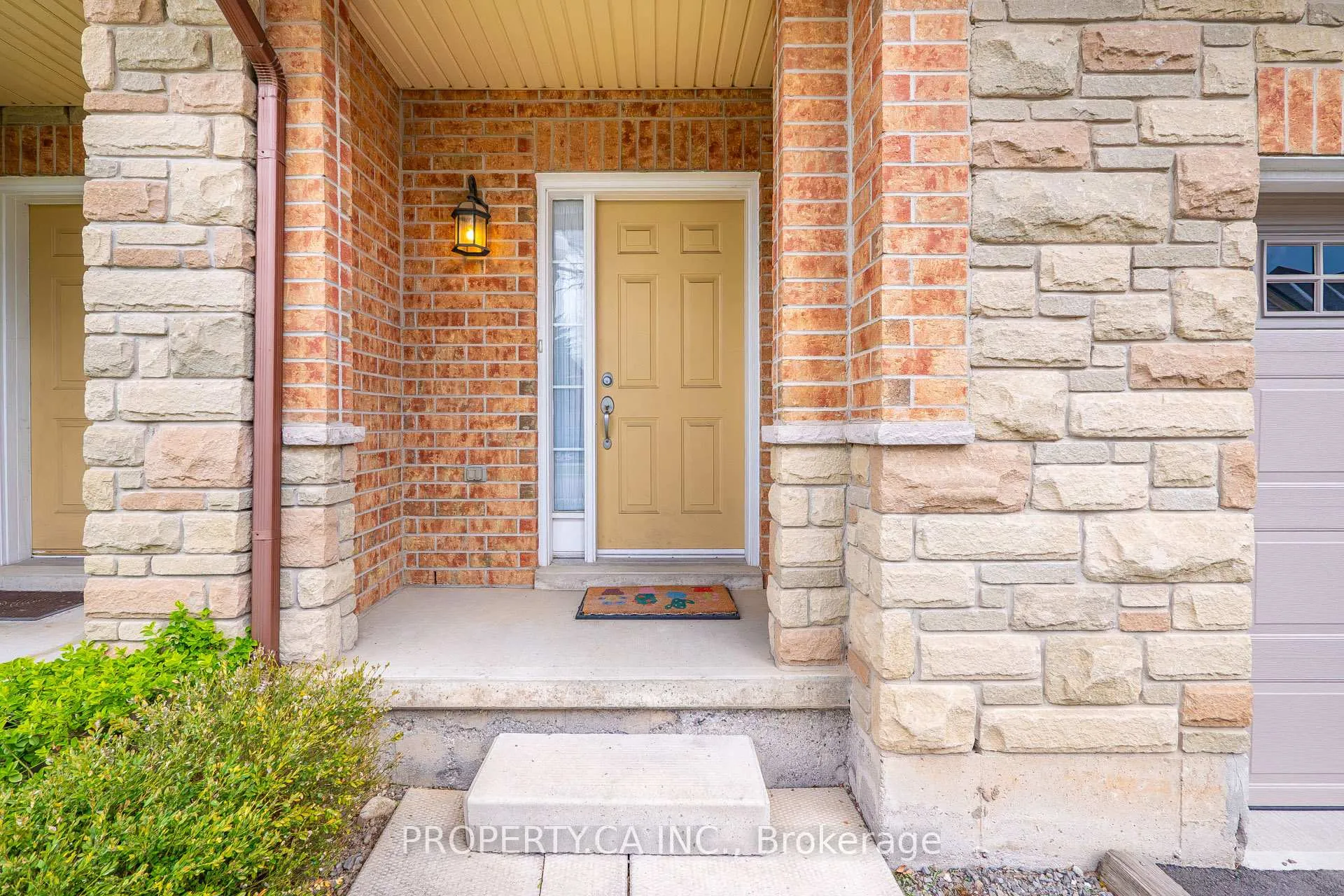 Photo 3 of Unit 8, 60 Cloverleaf Drive, Hamilton, Ancaster — HOMEH