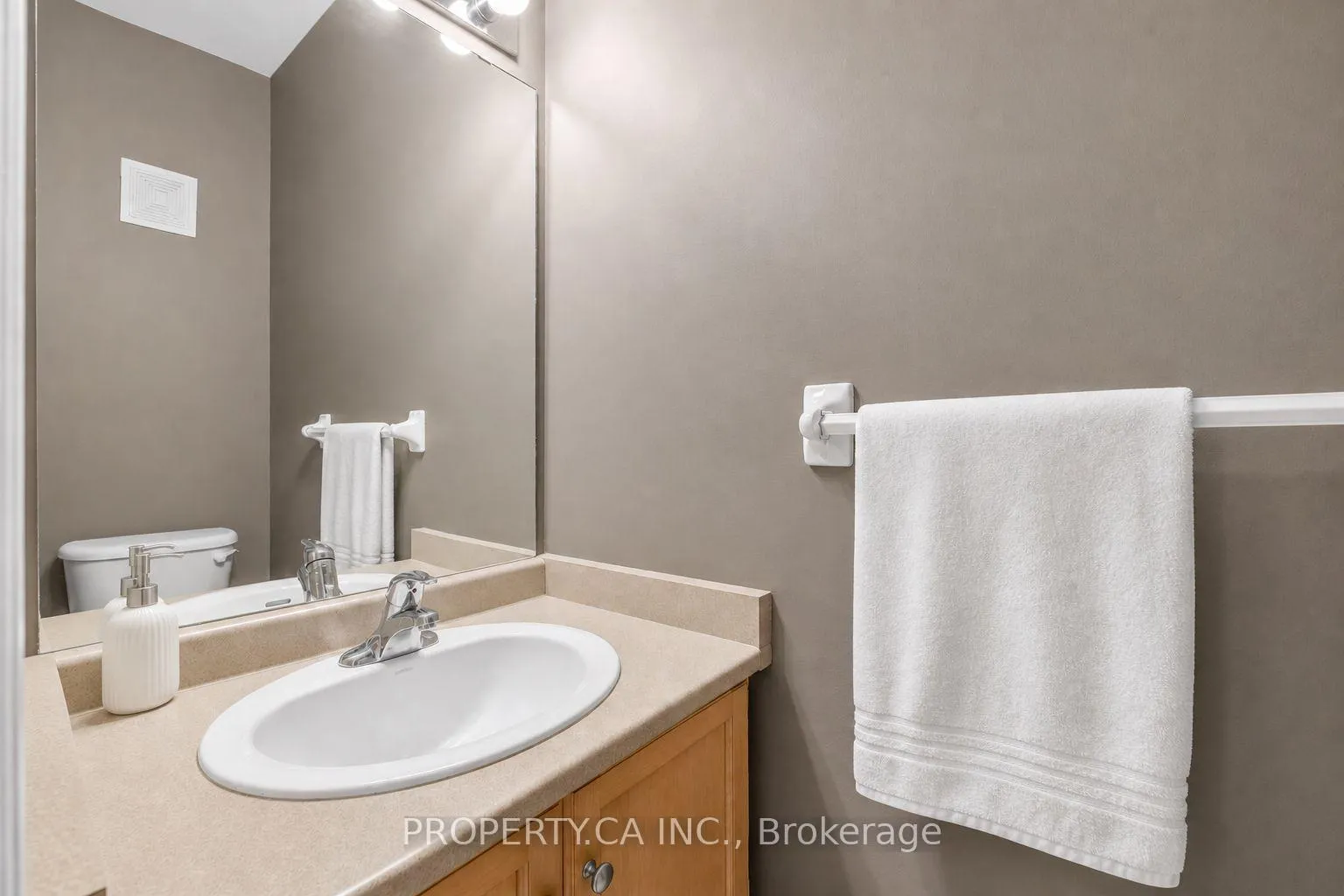 Photo 10 of Unit 8, 60 Cloverleaf Drive, Hamilton, Ancaster — HOMEH