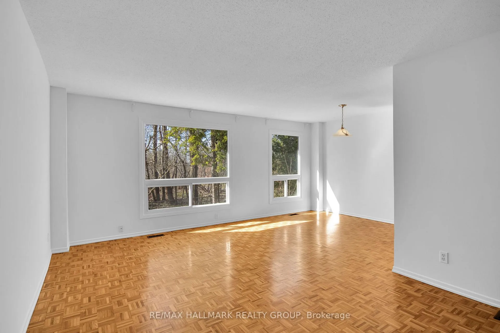 Photo 3 of 338 Stone Quarry Private, Ottawa, Carson Meadows — HOMEH