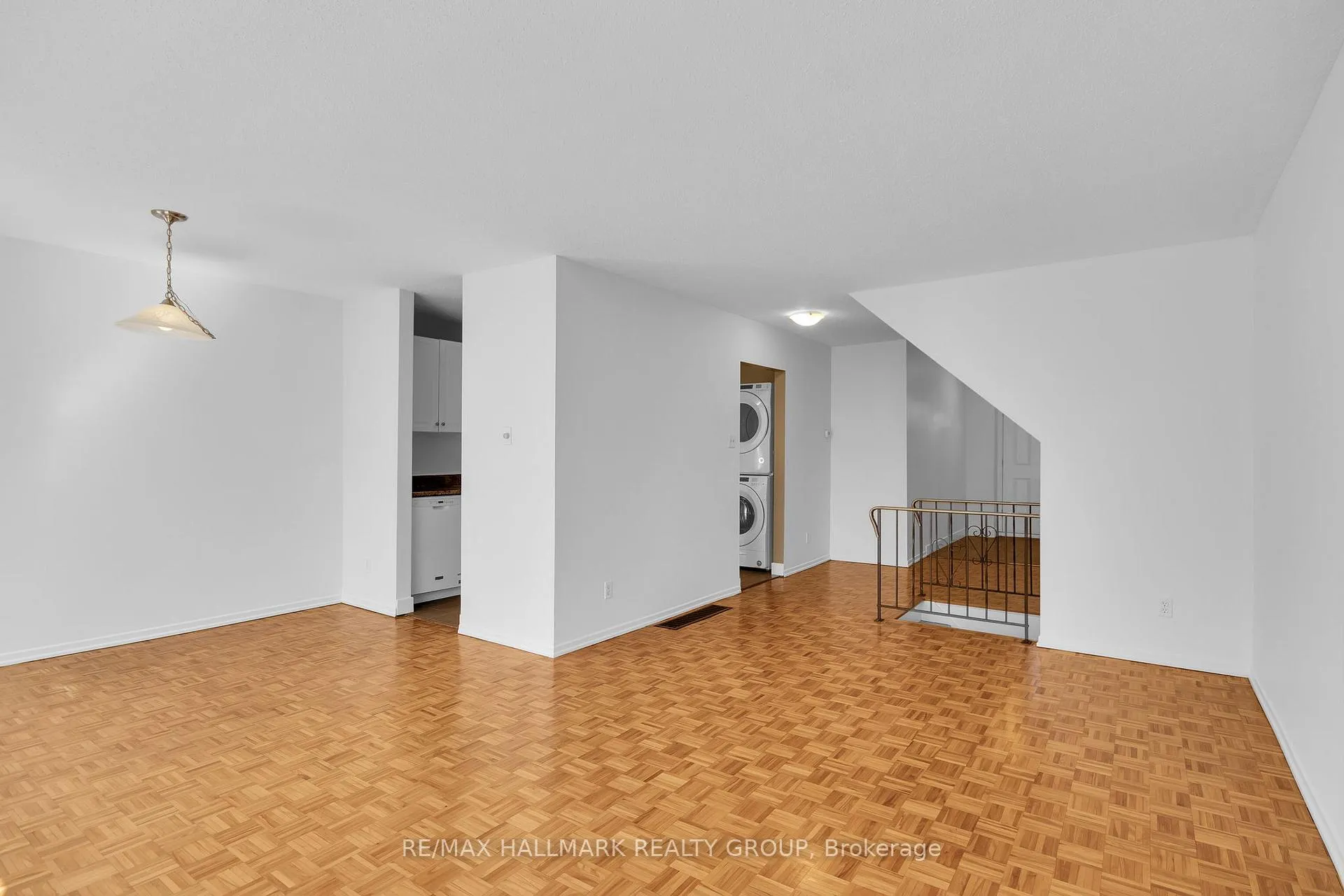 Photo 4 of 338 Stone Quarry Private, Ottawa, Carson Meadows — HOMEH