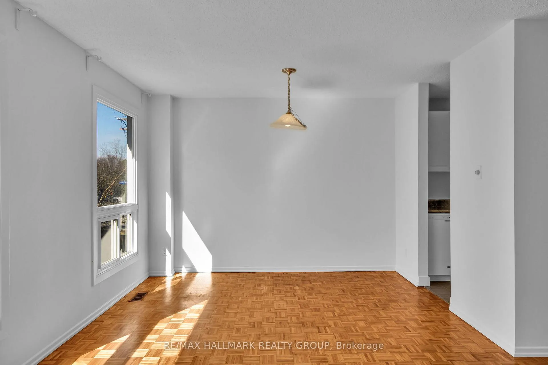 Photo 5 of 338 Stone Quarry Private, Ottawa, Carson Meadows — HOMEH