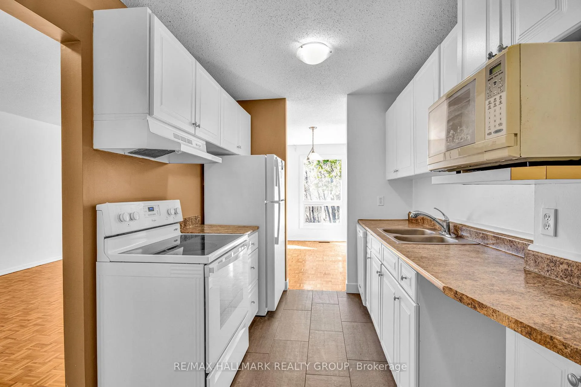 Photo 9 of 338 Stone Quarry Private, Ottawa, Carson Meadows — HOMEH