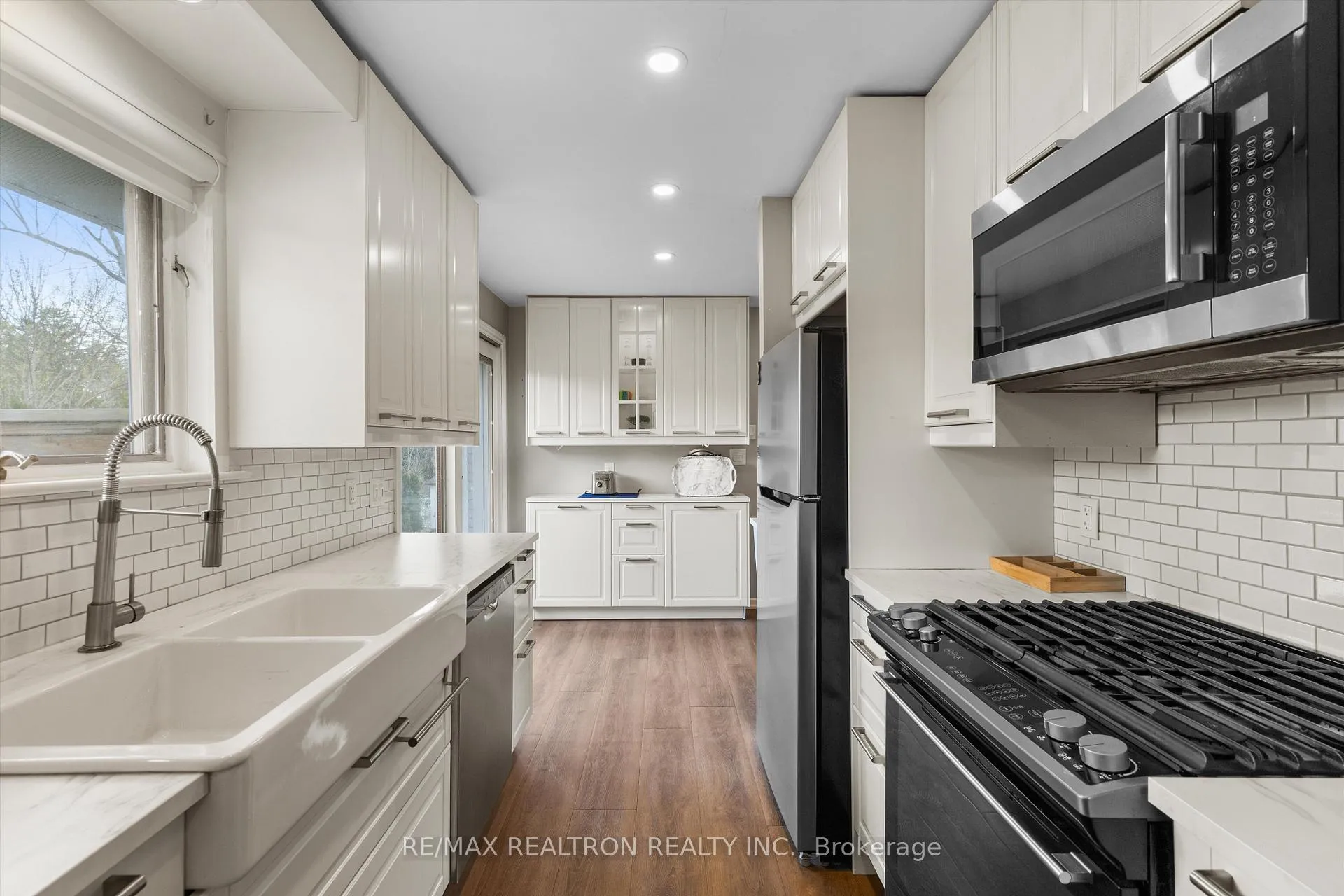 Photo 7 of 39 Jasper Drive, Aurora, Aurora Heights — HOMEH