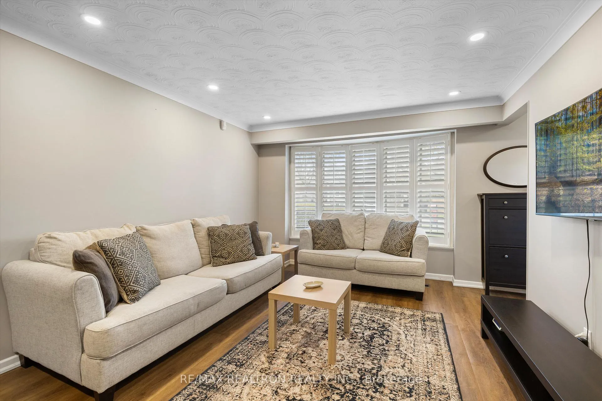 Photo 9 of 39 Jasper Drive, Aurora, Aurora Heights — HOMEH