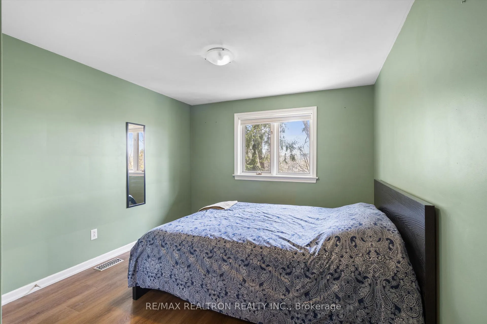 Photo 18 of 39 Jasper Drive, Aurora, Aurora Heights — HOMEH