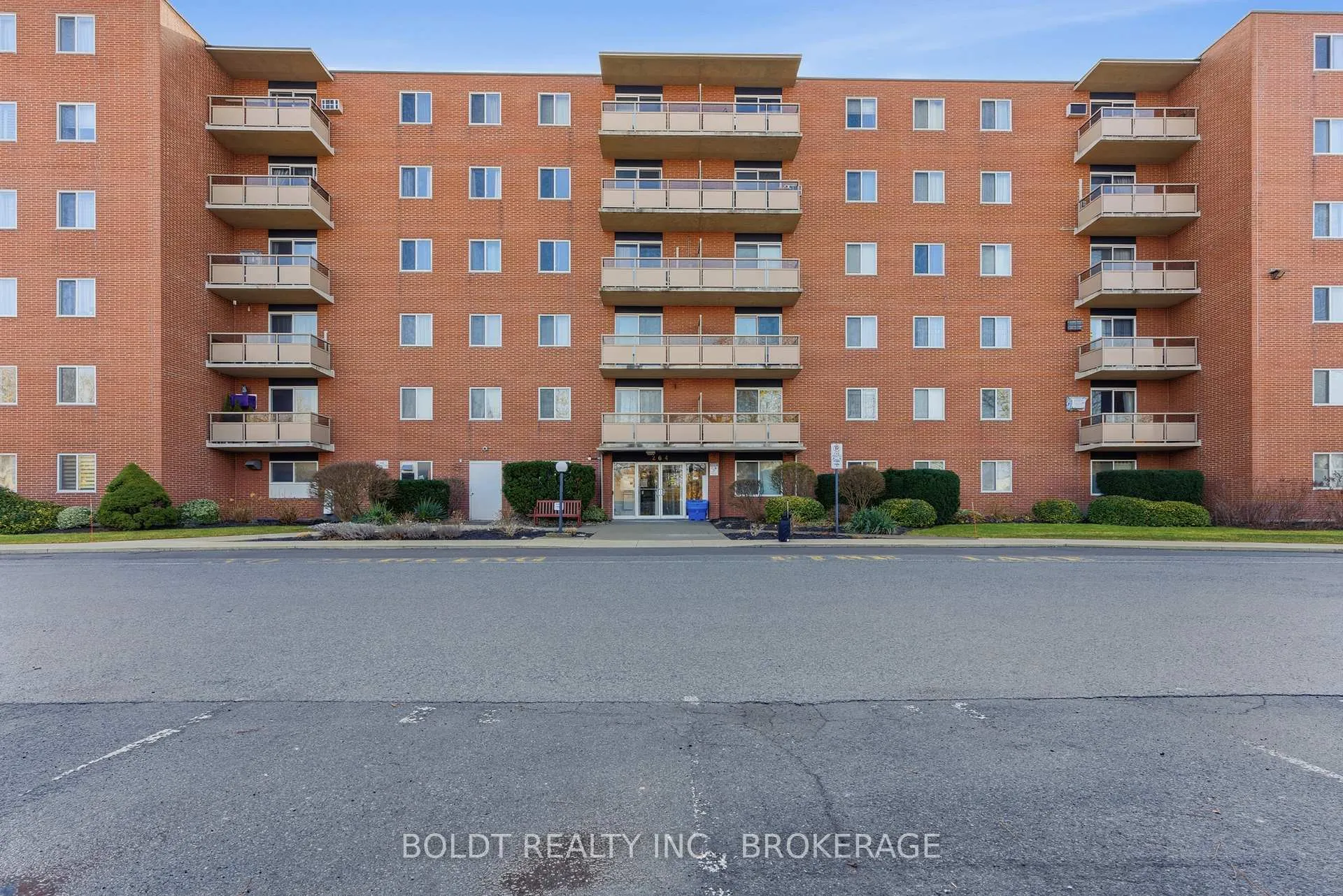Photo 1 of Unit 107, 264 Grantham Avenue, St. Catharines, Carlton/Bunting — HOMEH