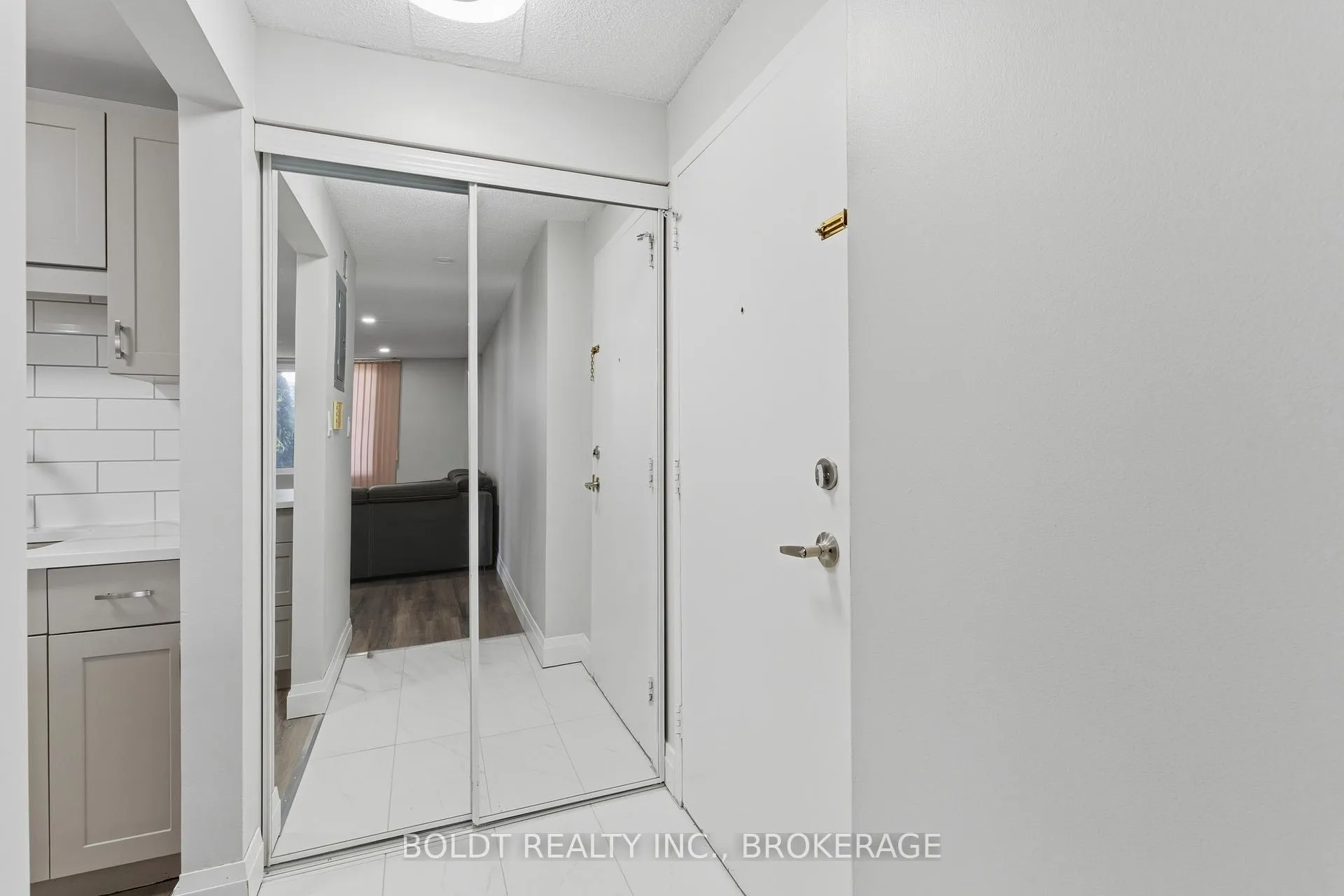 Photo 3 of Unit 107, 264 Grantham Avenue, St. Catharines, Carlton/Bunting — HOMEH