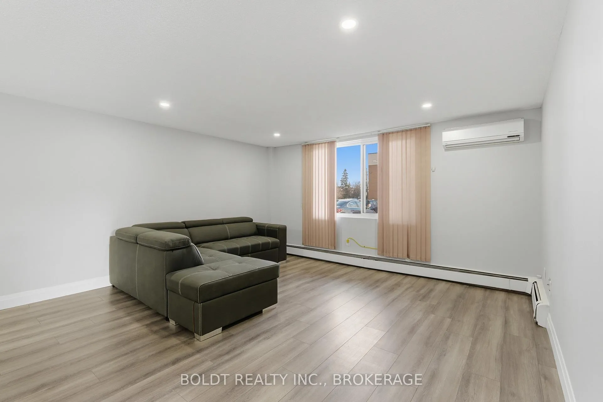 Photo 10 of Unit 107, 264 Grantham Avenue, St. Catharines, Carlton/Bunting — HOMEH