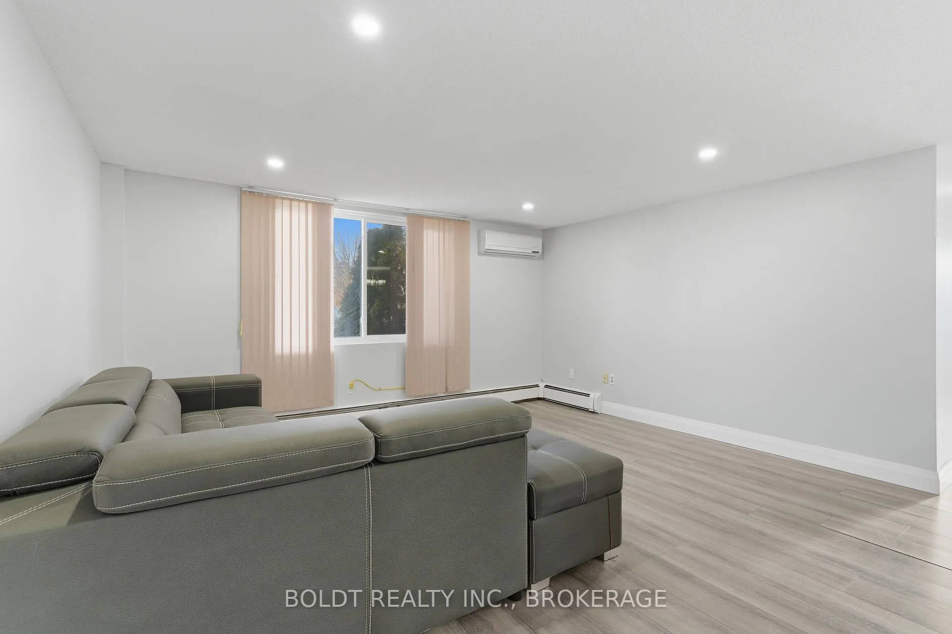 Photo 12 of Unit 107, 264 Grantham Avenue, St. Catharines, Carlton/Bunting — HOMEH