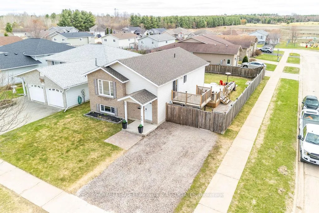 Photo 1 of 416 Sweezey Court, Pembroke, Pembroke — HOMEH