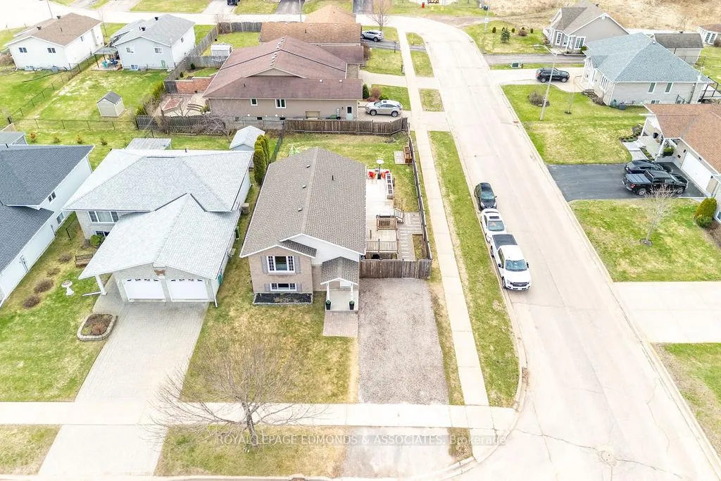 Photo 3 of 416 Sweezey Court, Pembroke, Pembroke — HOMEH