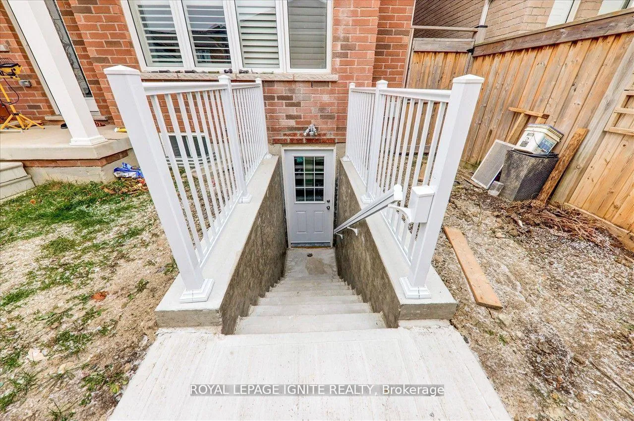 Photo 2 of Unit Bsmt, 114 Lawrence Pilkington Avenue, Markham, Cornell — HOMEH