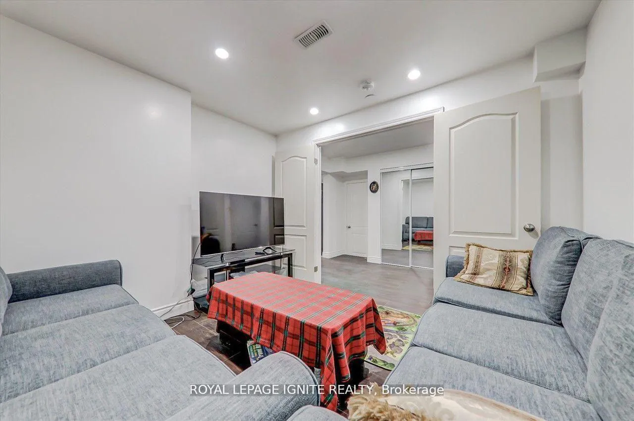 Photo 10 of Unit Bsmt, 114 Lawrence Pilkington Avenue, Markham, Cornell — HOMEH