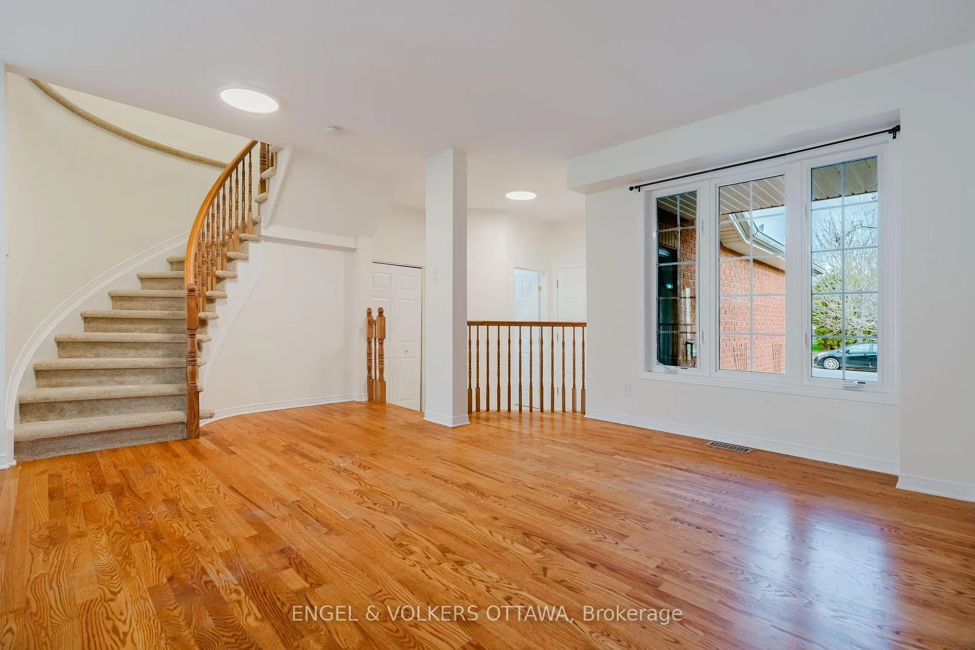 Photo 6 of 149 Duntroon Circle, Ottawa, Hunt Club Park/Greenboro — HOMEH