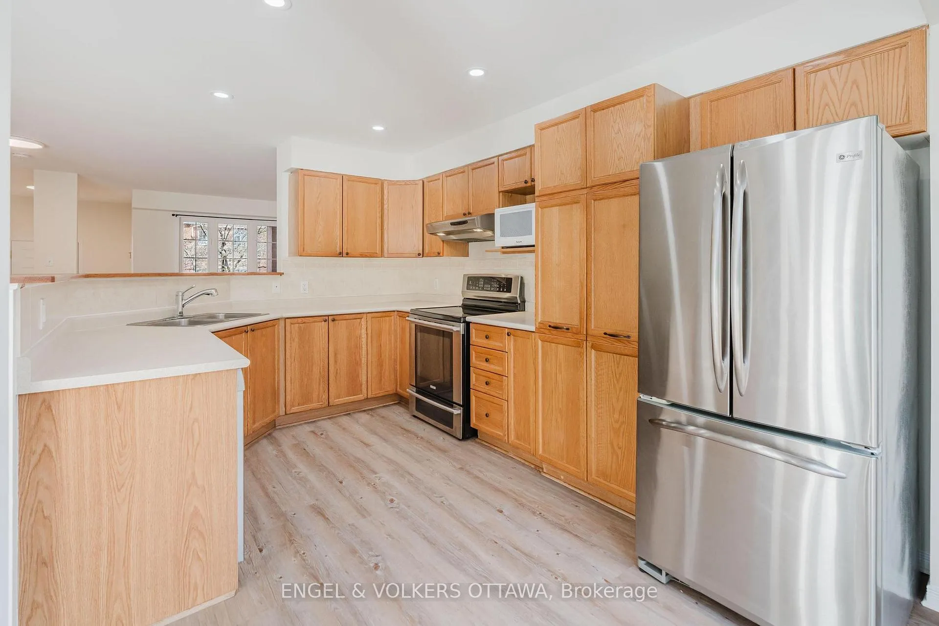 Photo 12 of 149 Duntroon Circle, Ottawa, Hunt Club Park/Greenboro — HOMEH