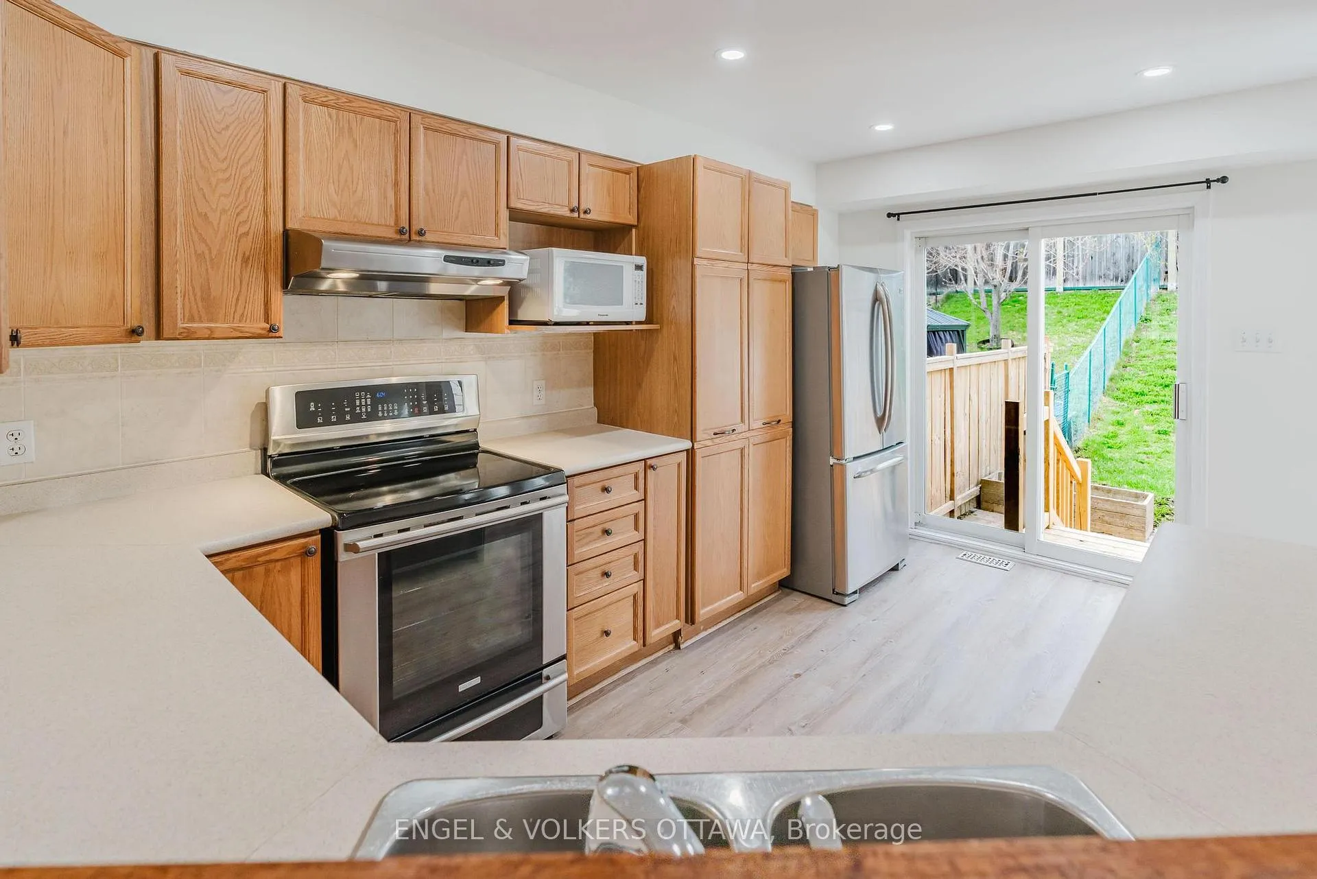 Photo 14 of 149 Duntroon Circle, Ottawa, Hunt Club Park/Greenboro — HOMEH