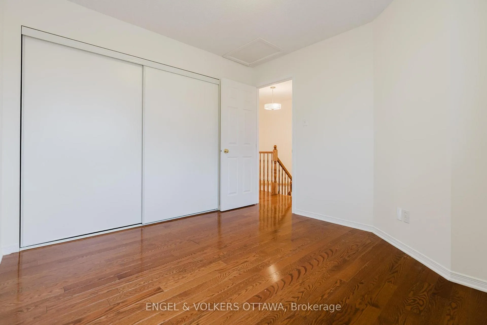 Photo 22 of 149 Duntroon Circle, Ottawa, Hunt Club Park/Greenboro — HOMEH